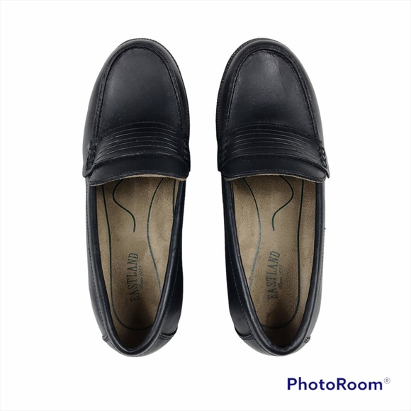 Eastland Newbury Black Leather Heeled Loafer - Picture 5 of 13